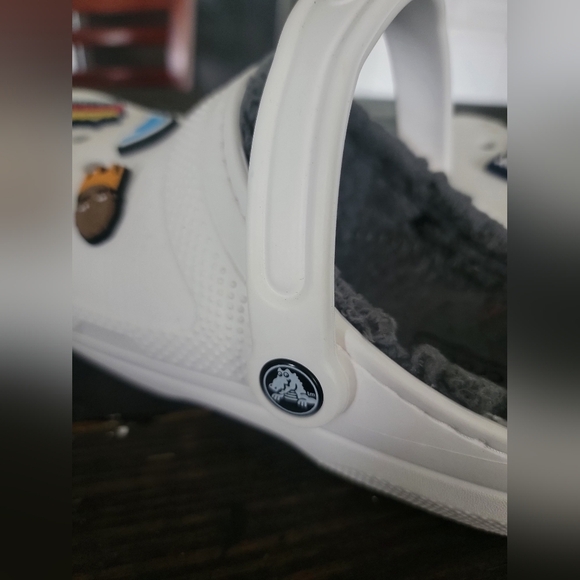 CROCS Men's White Slip-On Sandals with Charms - Picture 5 of 6